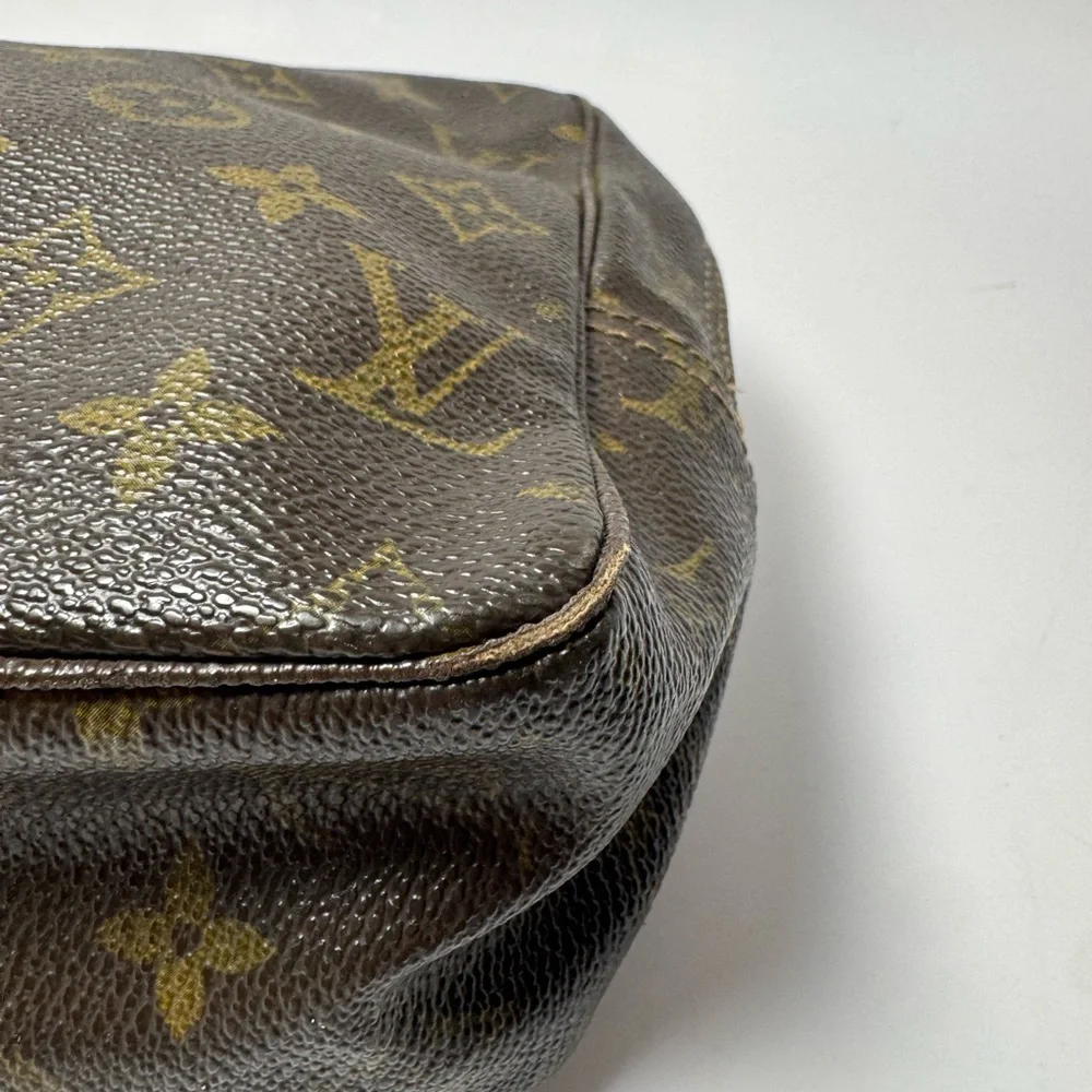 SOLF Louis Vuitton Trousse 28 Monogram Toiletry Pouch